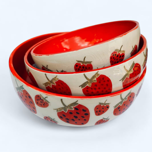 Strawberry nesting bowls